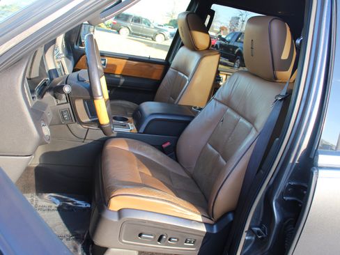 Used 2014 Lincoln Navigator 2WD w/ Equipment Group 101A image 15