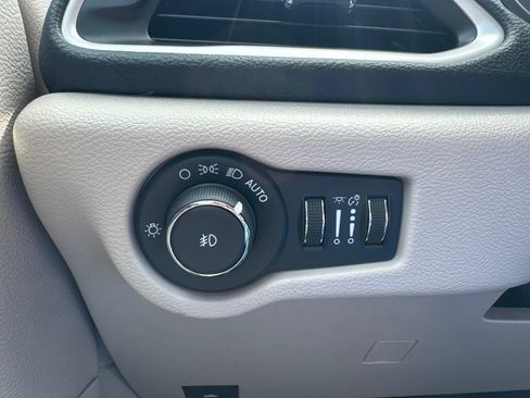 Used 2021 Chrysler Pacifica Touring-L w/ Premium & Safety Sphere Group AWD/4WD image 10