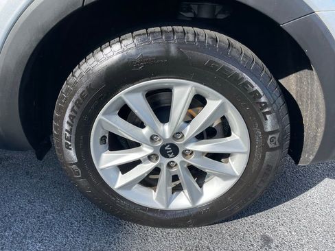 Used 2019 Kia Sorento LX image 41
