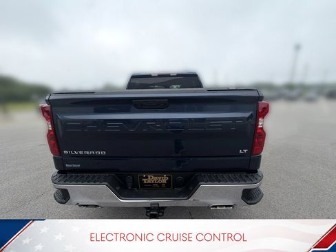 Used 2022 Chevrolet Silverado 1500 LT w/ Z71 Off-Road Package AWD/4WD image 9
