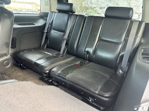 Used 2008 Cadillac Escalade Base AWD 4dr SUV image 18