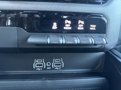 New 2026 RAM 1500 4x4 Crew Cab image 24