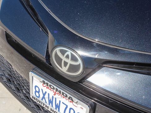 Used 2018 Toyota Corolla SE w/ Carpet Mat Package (TMS) FWD image 12
