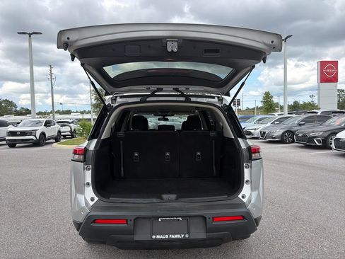 Used 2024 Nissan Pathfinder SV FWD image 12