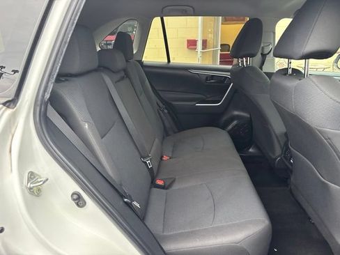 Used 2022 Toyota RAV4 LE FWD image 19