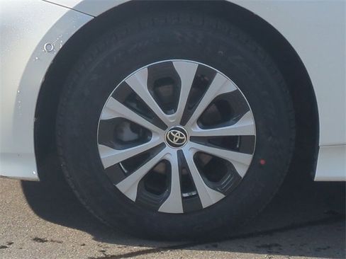Used 2019 Toyota Prius XLE image 17