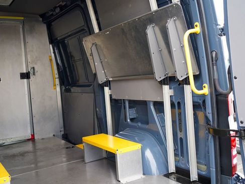 Used 2018 Mercedes-Benz Sprinter 2500 image 12