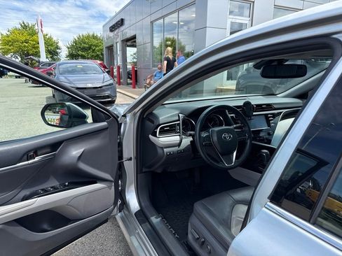 Used 2018 Toyota Camry XLE FWD image 21
