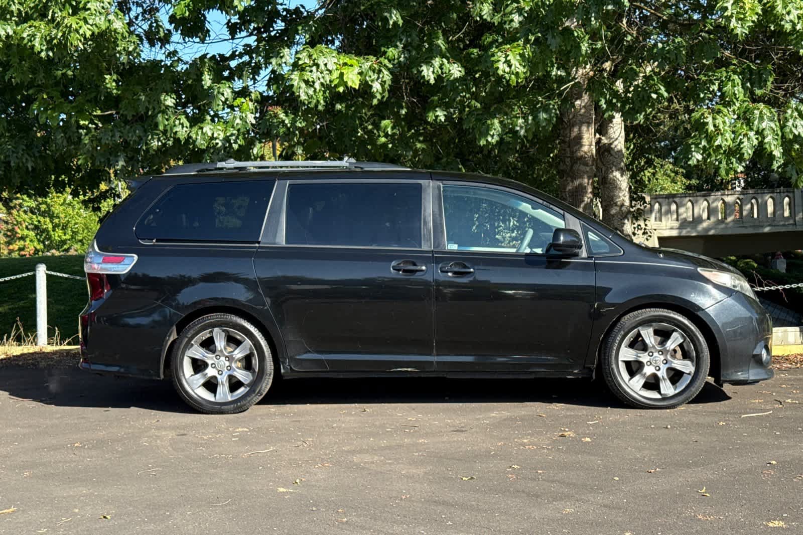 Used 2012 Toyota Sienna SE FWD image 8