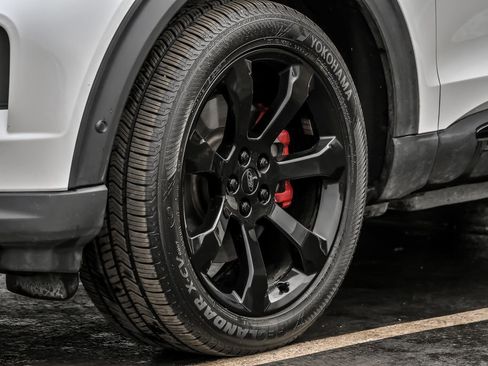 Used 2020 Ford Explorer ST w/ ST Street Pack image 4