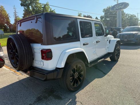Used 2023 Jeep Wrangler Unlimited Sahara AWD/4WD image 5