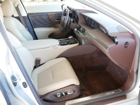 Used 2019 Lexus LS 500 image 10