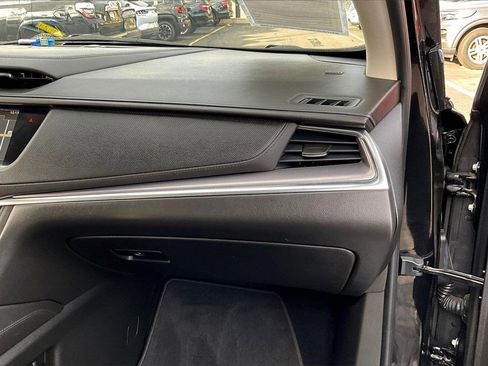 Used 2018 Cadillac XT5 Premium Luxury image 14