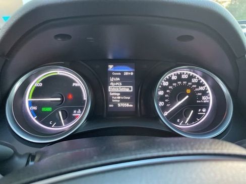 Used 2018 Toyota Camry LE image 16