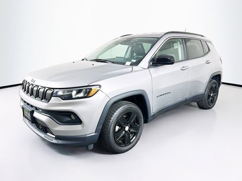 Used 2022 Jeep Compass Latitude w/ Convenience Group AWD/4WD image 3