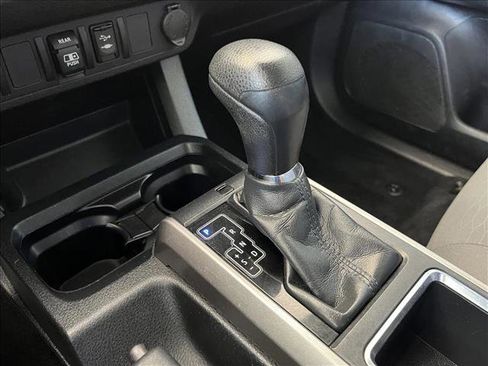 Used 2018 Toyota Tacoma SR5 RWD image 15