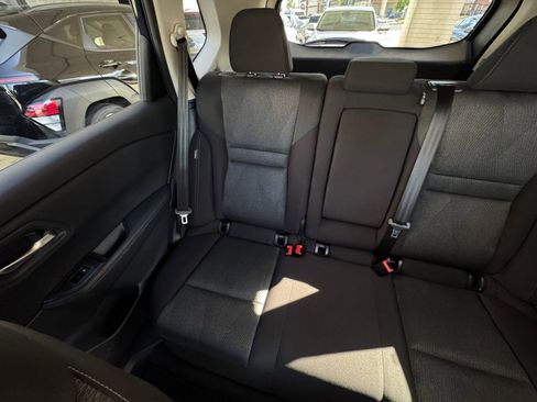 Used 2025 Nissan Rogue SV FWD image 41
