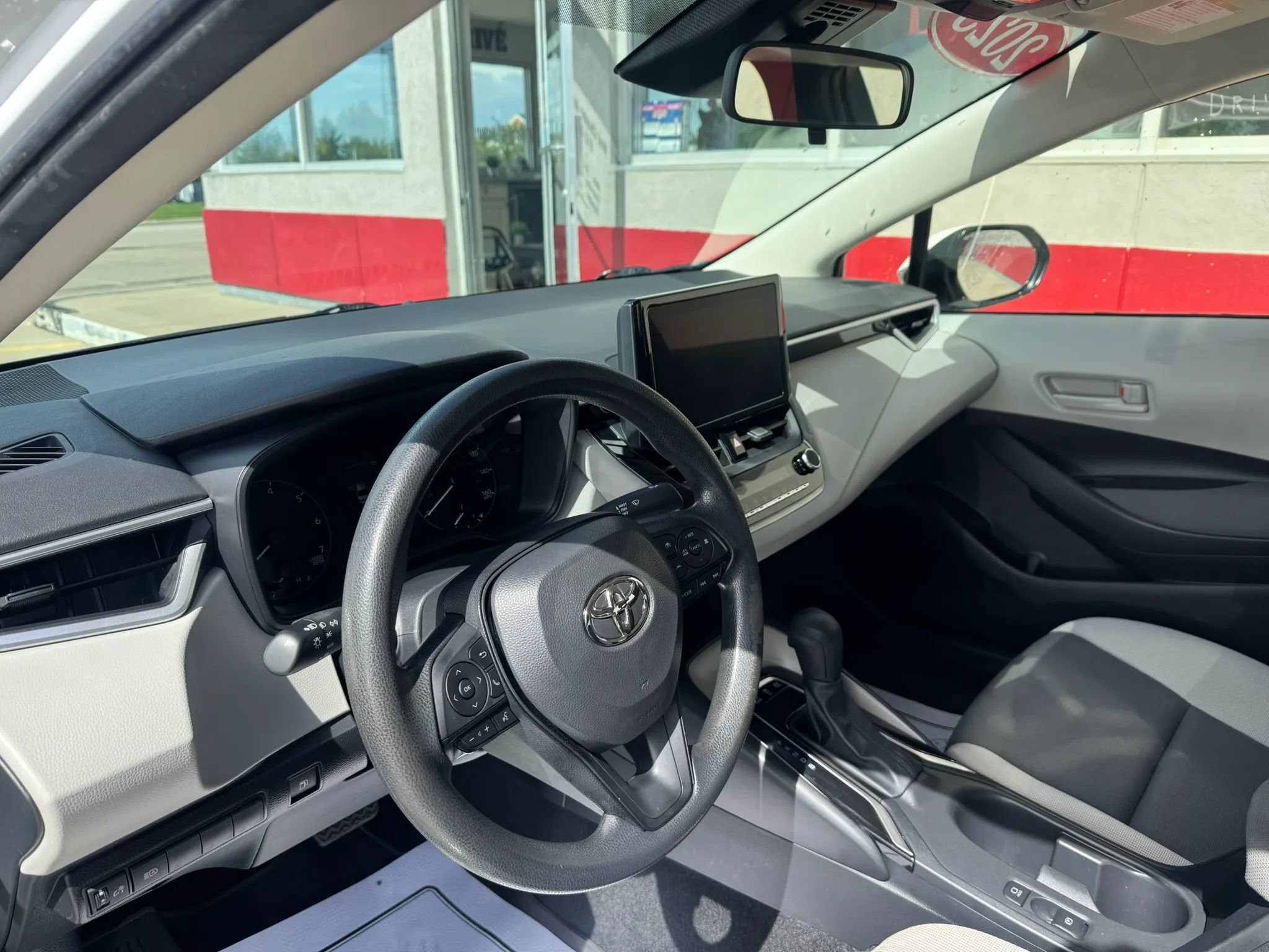 Used 2023 Toyota Corolla LE FWD image 8