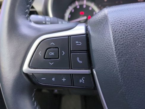 Used 2022 Toyota Highlander XLE FWD image 25