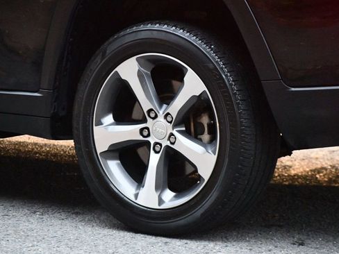 Used 2023 Jeep Grand Cherokee L Limited image 10