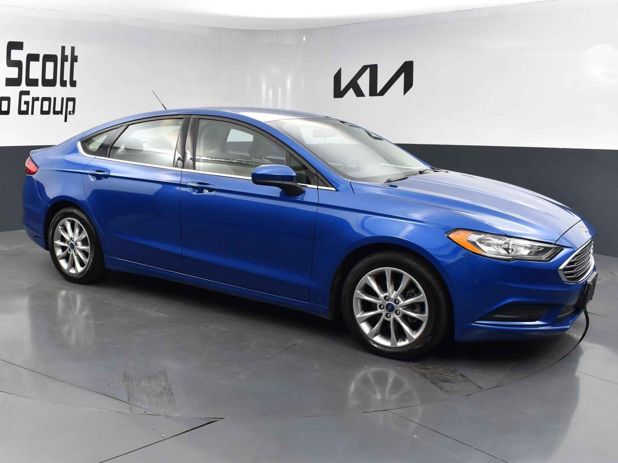 Used 2017 Ford Fusion SE w/ Fusion SE Technology Package FWD image 7