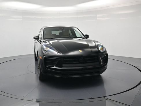Certified 2026 Porsche Macan AWD/4WD image 36