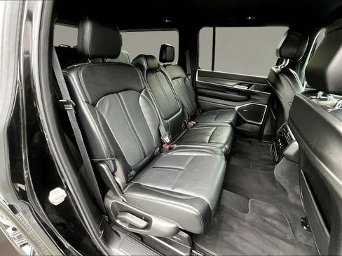 Used 2024 Jeep Wagoneer Series II w/ Flexible Seating Group AWD/4WD image 25