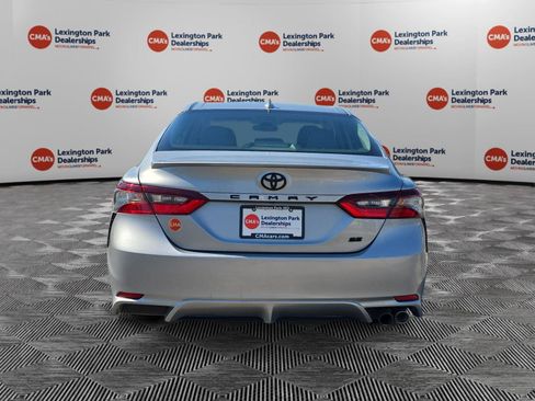 Used 2022 Toyota Camry SE image 6