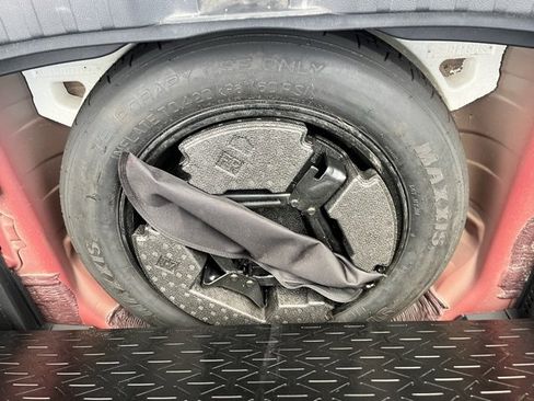 Used 2021 Toyota RAV4 XLE Premium image 40