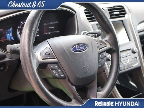 Used 2018 Ford Fusion SE w/ Fusion SE Technology Package FWD image 25