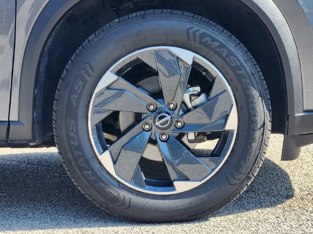 Used 2025 Nissan Rogue SV AWD/4WD image 11