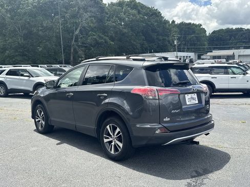 Used 2016 Toyota RAV4 XLE w/ Four Season Floor Mat Package AWD/4WD image 5