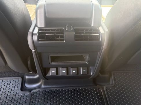Used 2020 Land Rover Defender 110 SE AWD/4WD image 25