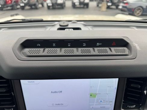 Used 2025 Ford Bronco Badlands image 10