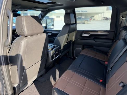 Used 2024 Chevrolet Silverado 3500 High Country image 21