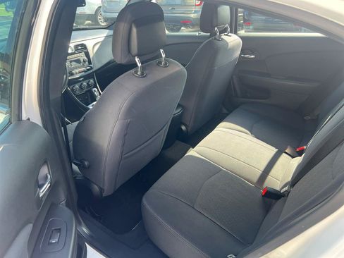 Used 2012 Chrysler 200 Touring FWD image 12