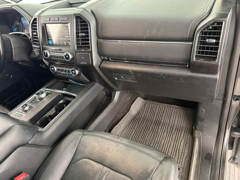 Used 2018 Ford Expedition Limited w/ Equipment Group 302A AWD/4WD image 16
