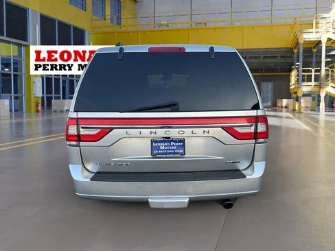 Used 2016 Lincoln Navigator Select image 6