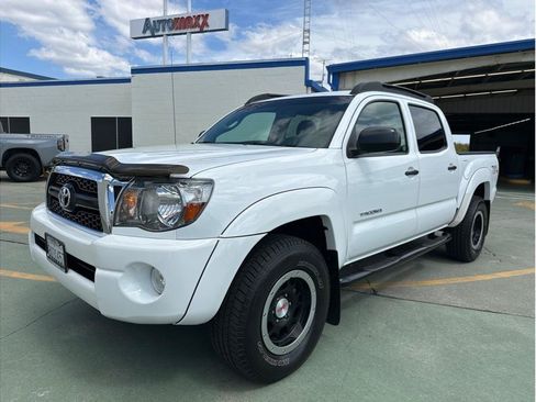 Used 2011 Toyota Tacoma 4x4 Double Cab w/ TRD Off-Road Pkg w/JBL Audio image 2