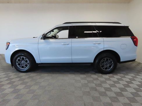 Used 2025 Ford Expedition Active RWD image 5