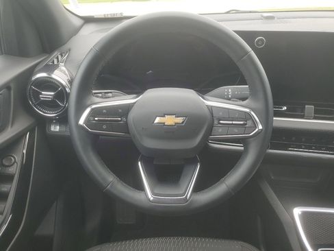 Used 2026 Chevrolet Equinox LT FWD image 11