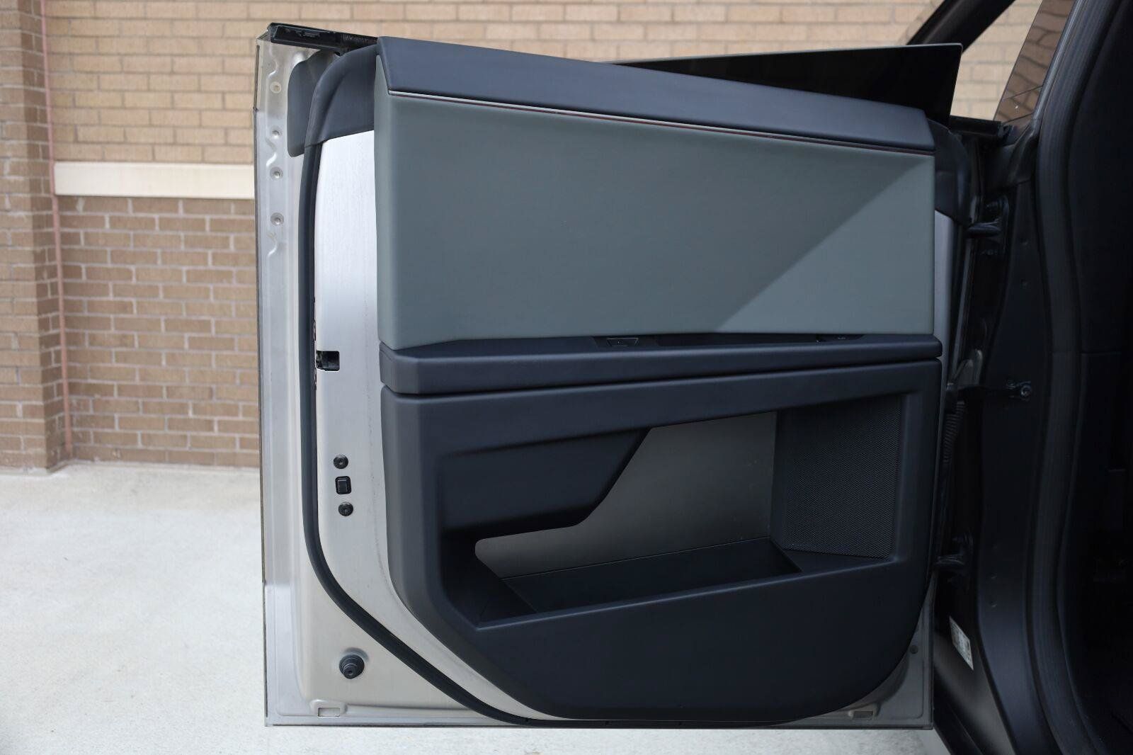 Used 2025 Tesla Cybertruck AWD Crew Cab image 21