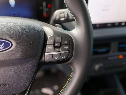 Used 2025 Ford Maverick Lobo image 17