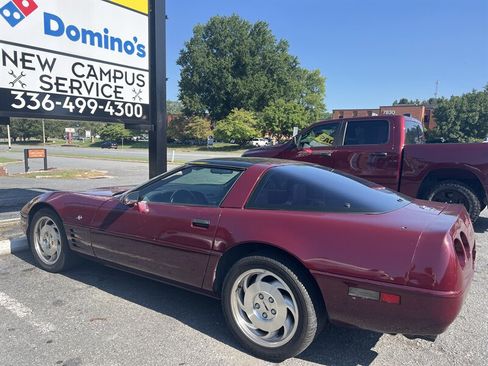 Used 1993 Chevrolet Corvette Coupe RWD image 2