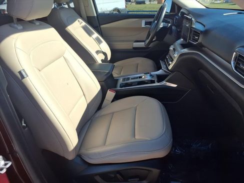 Certified 2022 Ford Explorer XLT w/ Equipment Group 202A image 22