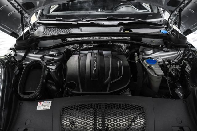 Used 2018 Porsche Macan Sport Edition AWD/4WD image 48
