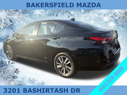 Used 2023 Nissan Versa SV image 3