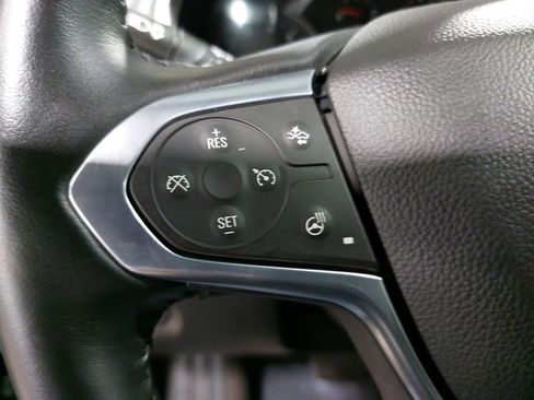 Used 2022 Chevrolet Traverse LT image 17