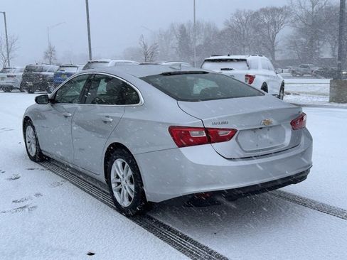 Used 2017 Chevrolet Malibu LT image 4