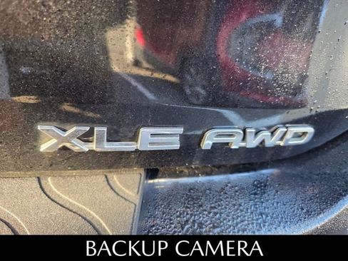 Used 2021 Toyota Highlander XLE image 6